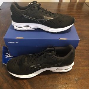 NWT Mizuno Wave Rider 23 black and white